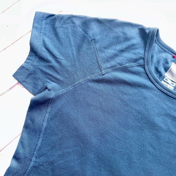 NWOT Women’s Medium The North Face Vaporwick SS TShirt - Picture 4 of 7